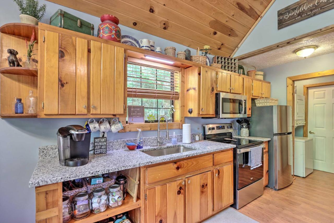 Bumblebee Cottage Murphy Retreat With Hot Tub Salem Exterior photo