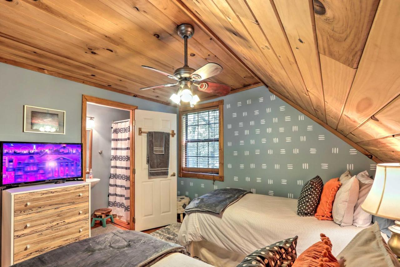 Bumblebee Cottage Murphy Retreat With Hot Tub Salem Exterior photo